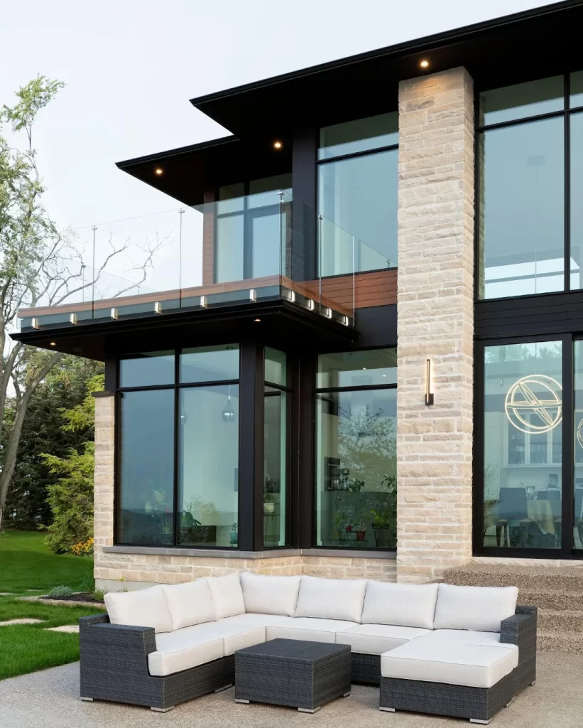 Beyond the Flat Surface: The Rise of “Warm Minimalism” in 2026 Architecture